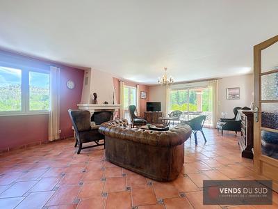 Maison - 215 m² - 8 pièces