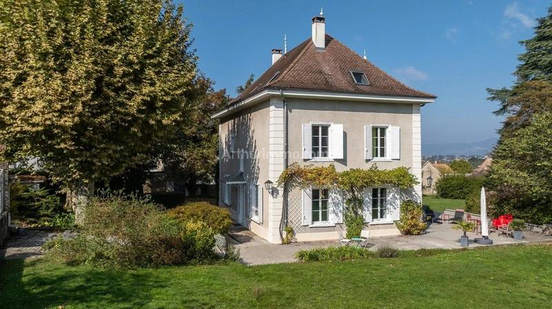 Maison - 241 m² - 10 pièces
