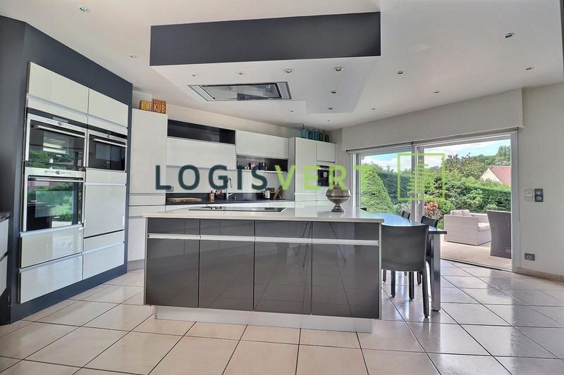 Maison - 198 m² - 8 pièces