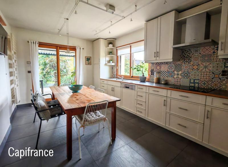 Maison - 230 m² - 8 pièces