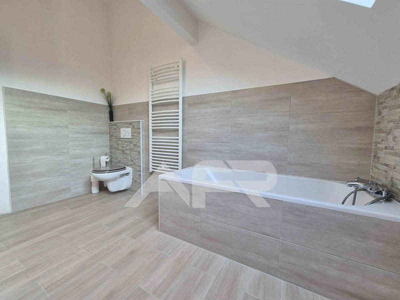 Maison - 160 m² - 8 pièces