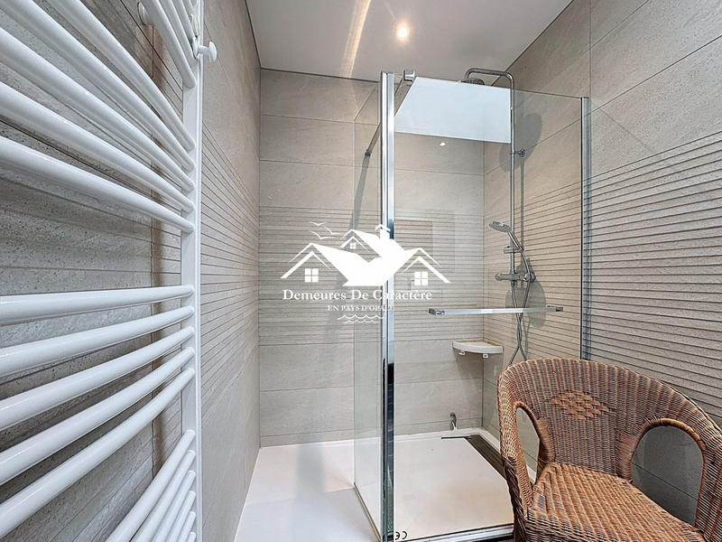 Maison - 210 m² - 6 pièces