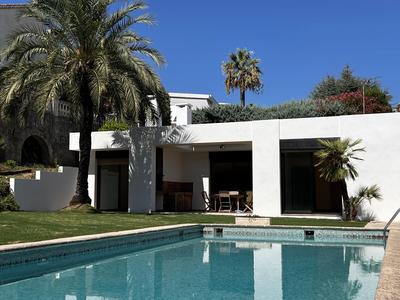 Maison - 302 m² - 5 pièces