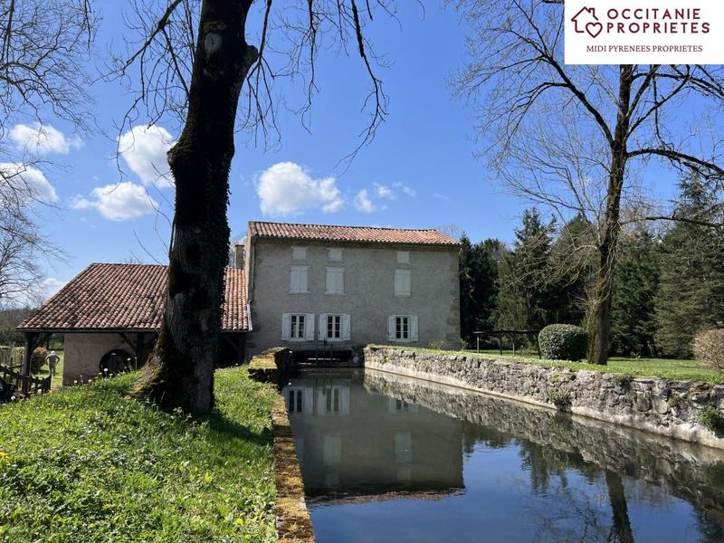 Propriété - 213 m² - 7 pièces