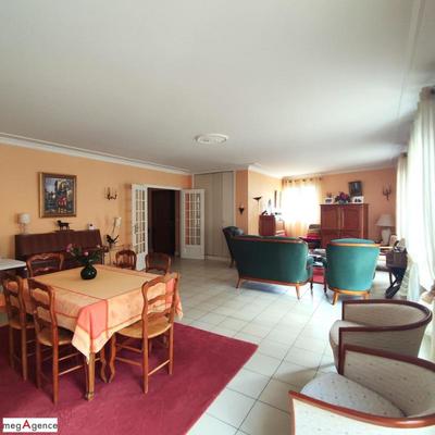 Appartement - 140 m² - 6 pièces