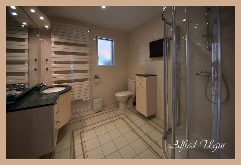 Maison - 218 m² - 8 pièces