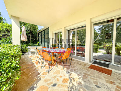 Maison - 196 m² - 6 pièces