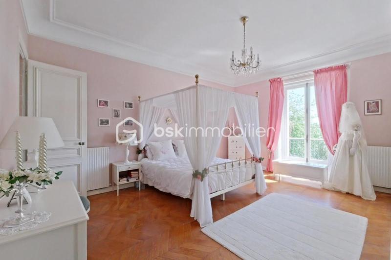 Demeure - 323 m² - 11 pièces