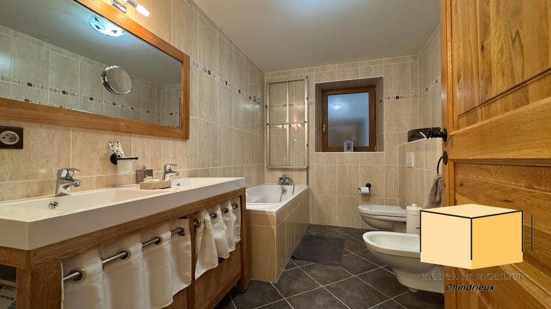 Maison - 213 m² - 6 pièces