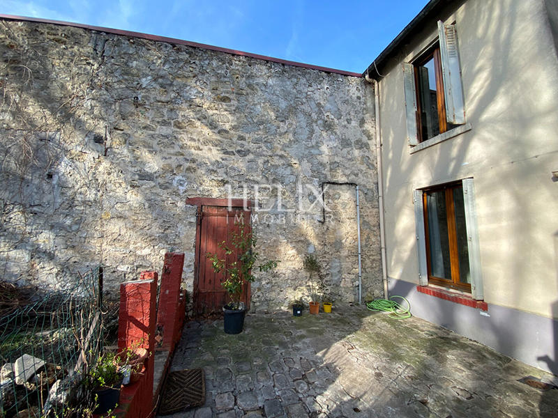 Maison - 340 m² - 9 pièces