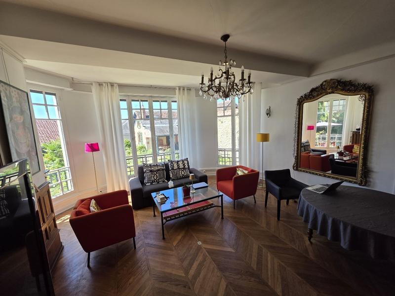 Maison - 303 m² - 7 pièces