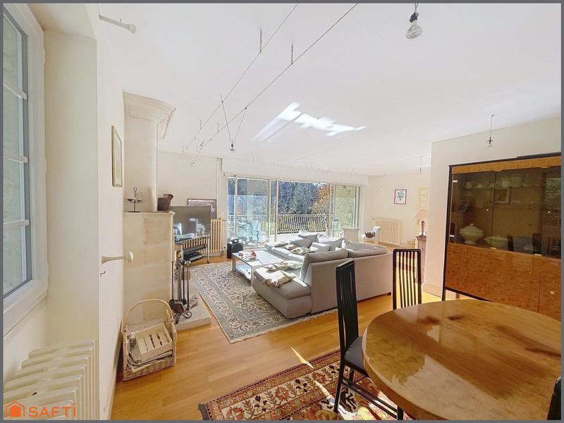 Maison - 230 m² - 8 pièces