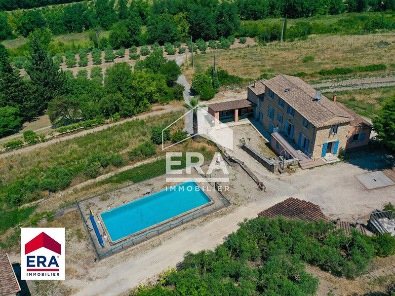 Maison - 250 m² - 15 pièces