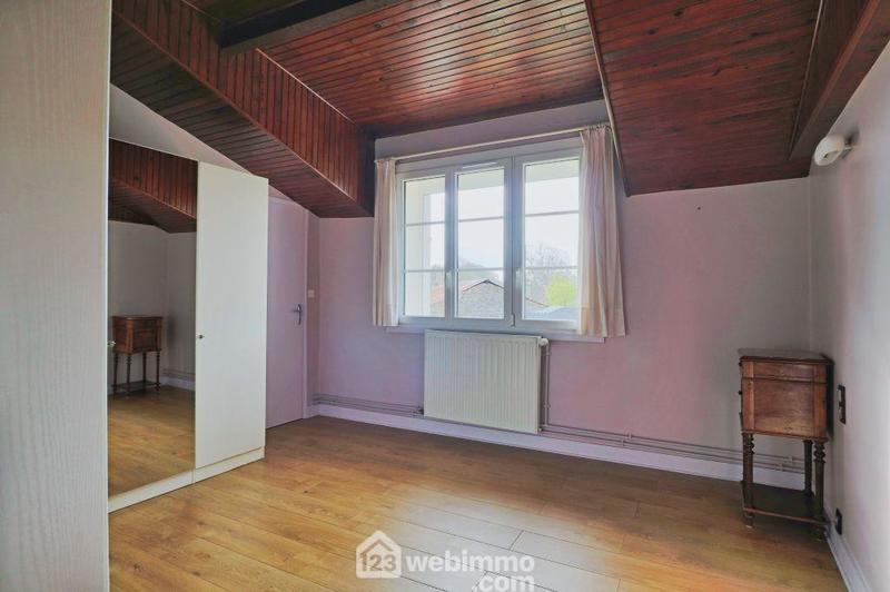 Maison - 240 m² - 8 pièces