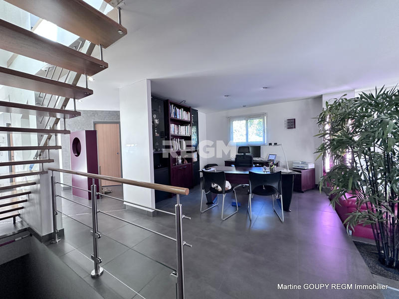 Propriété - 200 m² - 8 pièces