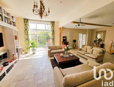 Maison - 243 m² - 8 pièces