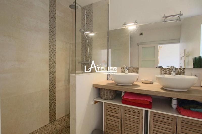 Maison - 225 m² - 9 pièces