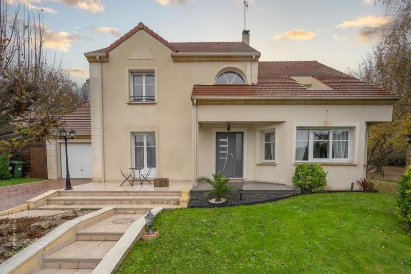Maison - 181 m² - 7 pièces