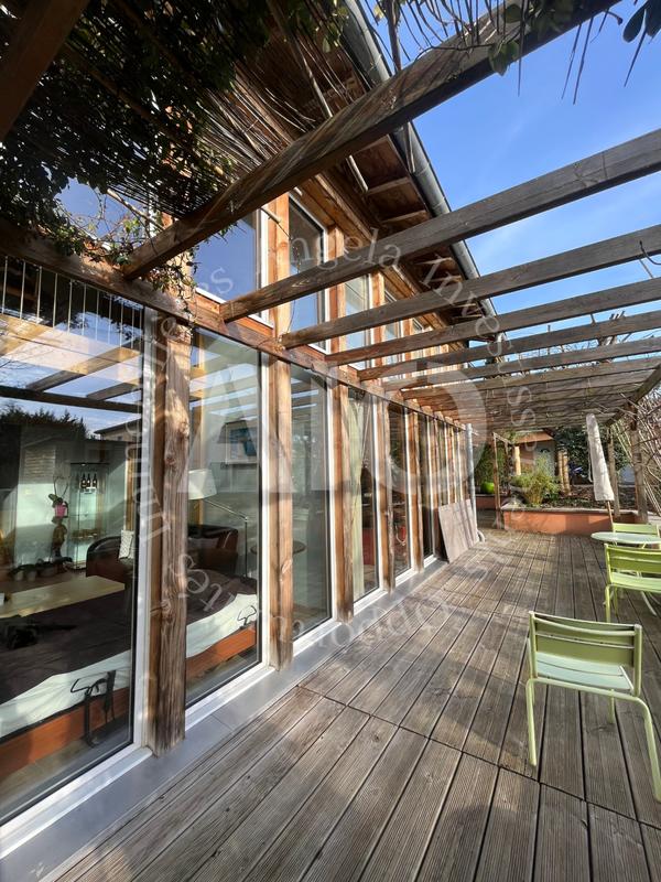 Maison - 360 m² - 10 pièces