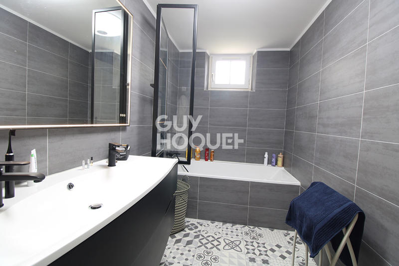 Maison - 271 m² - 7 pièces