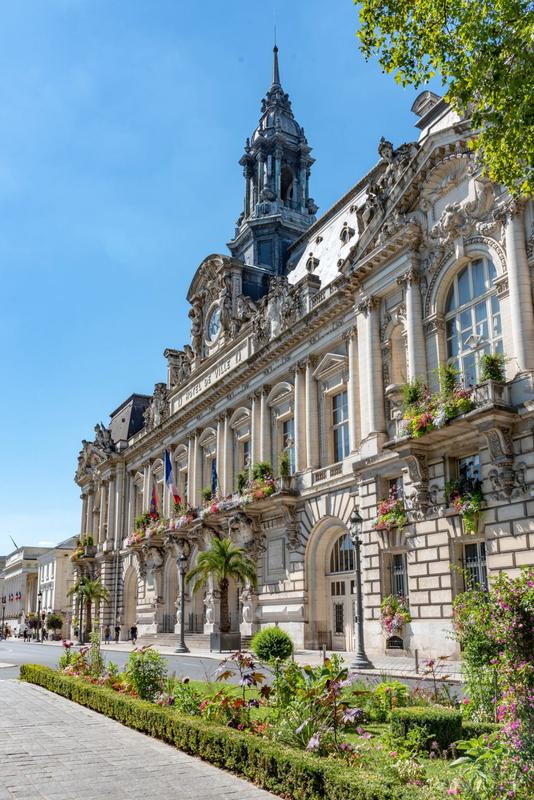 Maison - 303 m² - 10 pièces