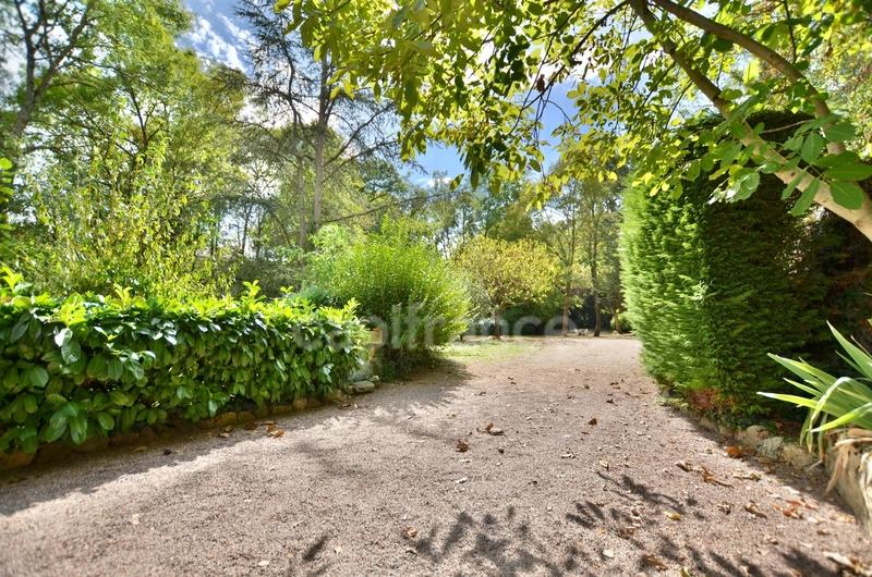 Maison en pierre - 545 m² - 21 pièces