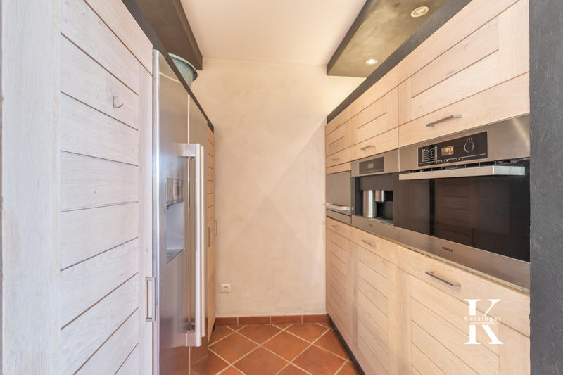 Villa - 256 m² - 6 pièces