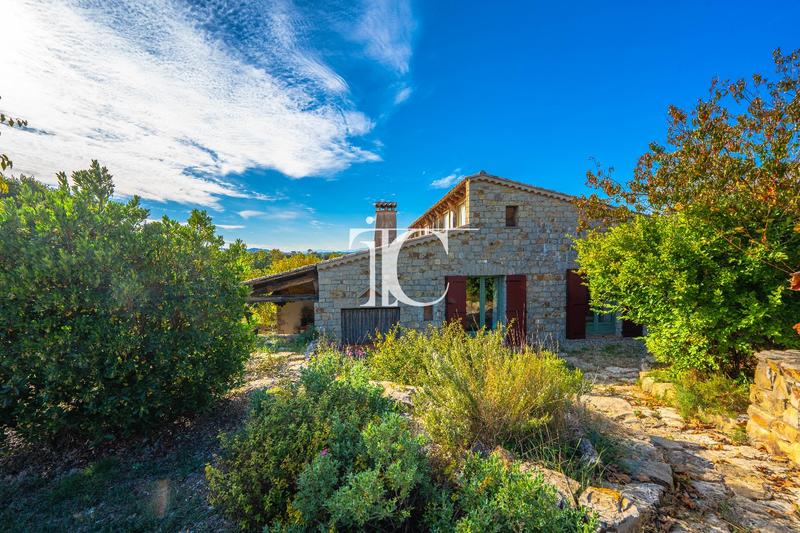 Maison - 223 m² - 9 pièces