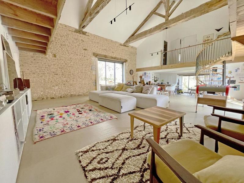 Maison en pierre - 228 m² - 8 pièces