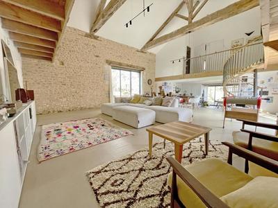 Maison en pierre - 228 m² - 8 pièces