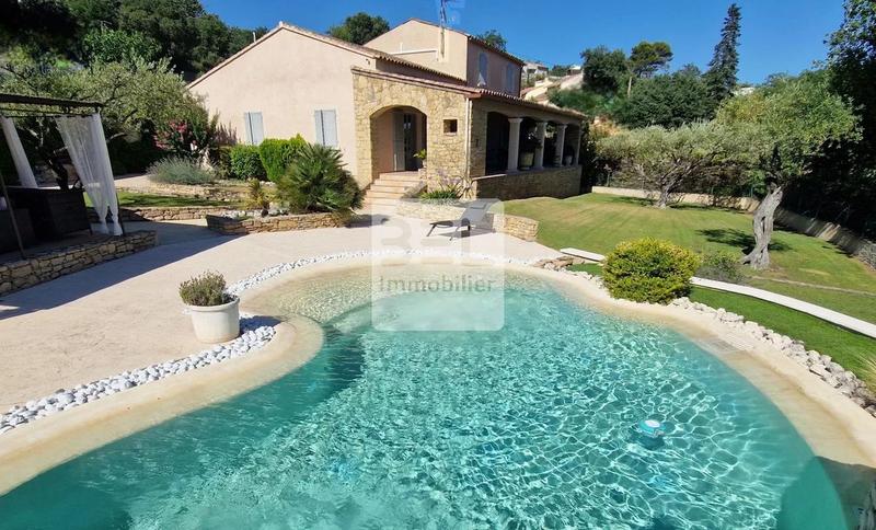 Propriété - 144 m² - 6 pièces