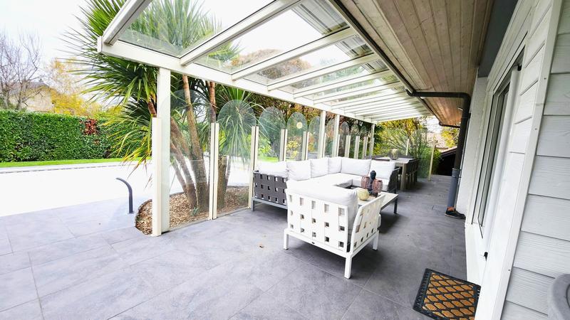 Villa - 297 m² - 6 pièces