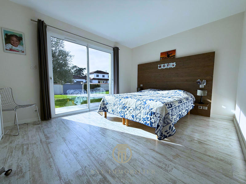 Maison - 276 m² - 9 pièces