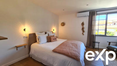 Maison traditionnelle - 260 m² - 10 pièces