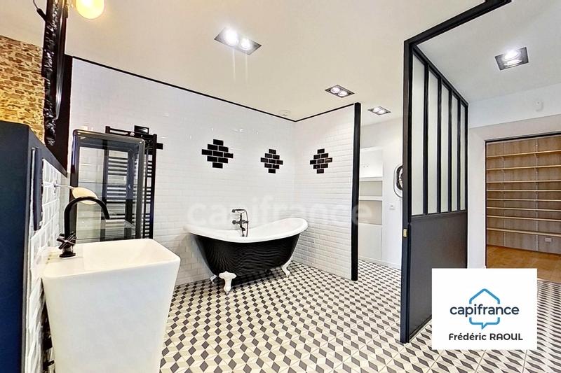 Maison - 203 m² - 5 pièces