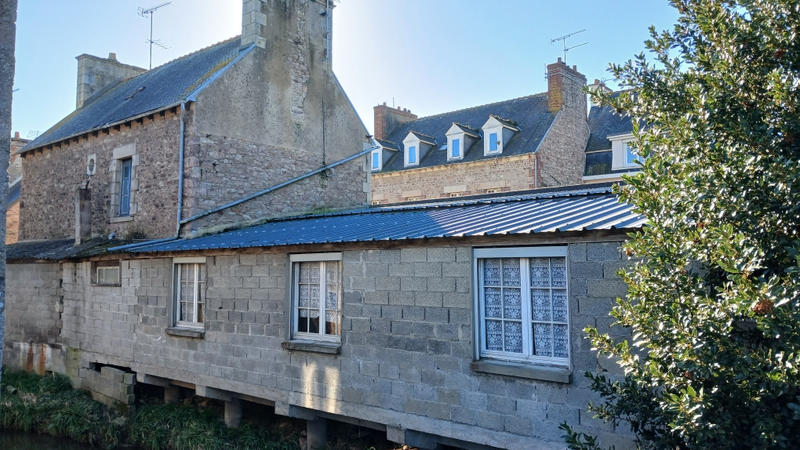 Maison - 220 m² - 12 pièces