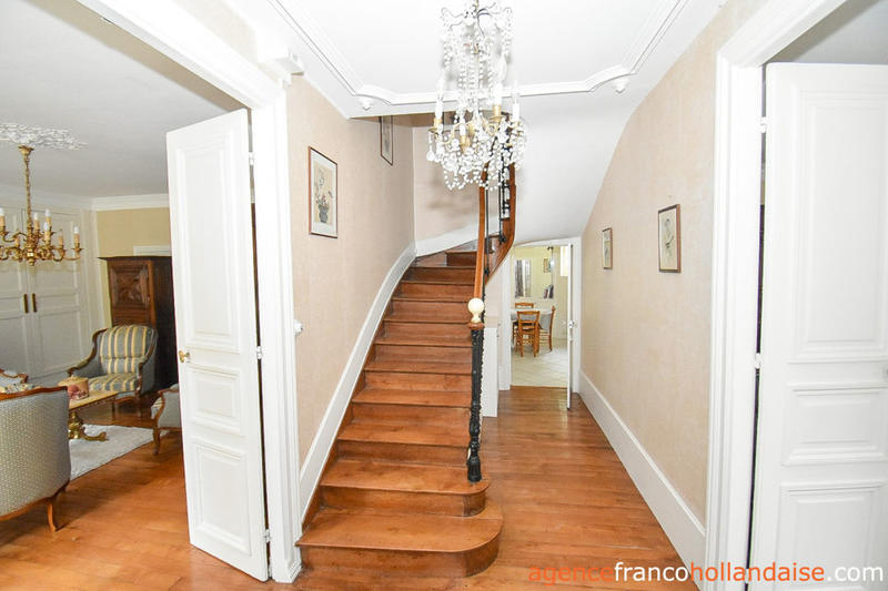 Demeure - 348 m² - 19 pièces