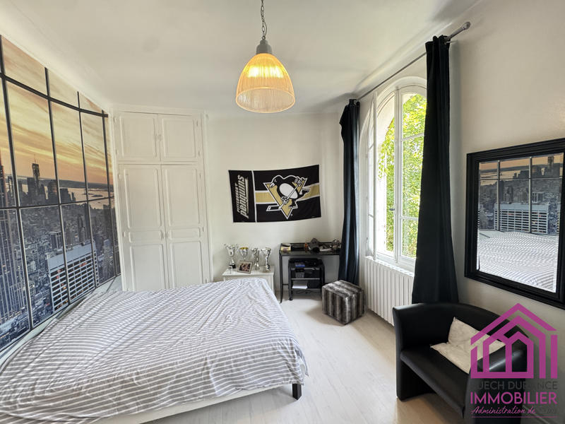 Villa - 233 m² - 6 pièces