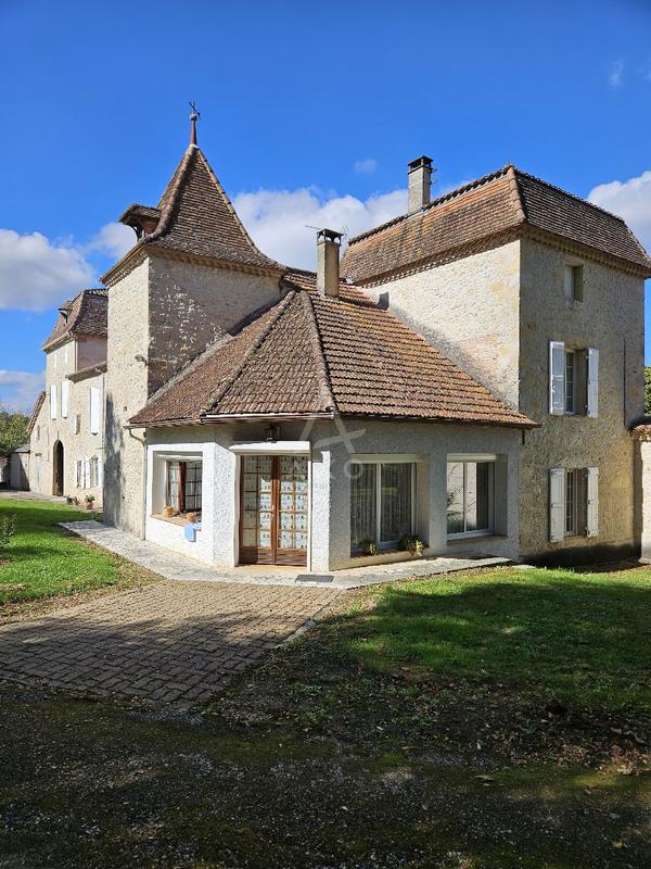 Demeure - 400 m² - 14 pièces