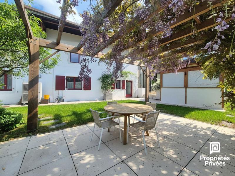 Maison - 279 m² - 6 pièces