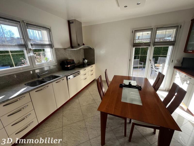 Maison - 210 m² - 10 pièces