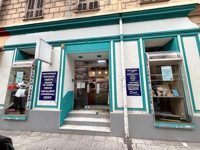 Local commercial - 80 m² - 1 pièce