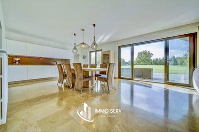 Maison - 245 m² - 9 pièces