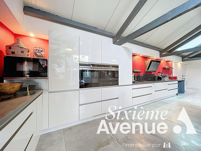 Loft - 216 m² - 5 pièces