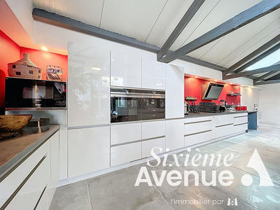 Loft - 216 m² - 5 pièces