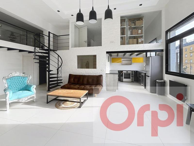 Loft - 110 m² - 3 pièces