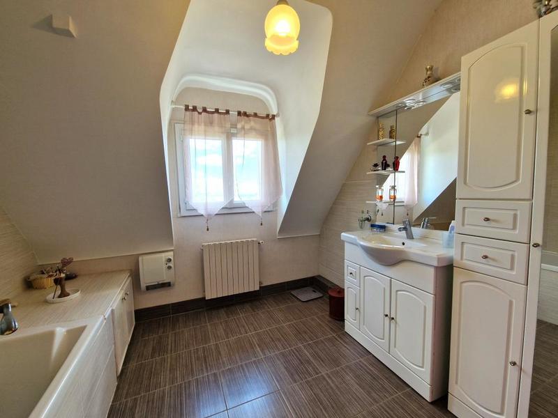 Maison - 98 m² - 4 pièces