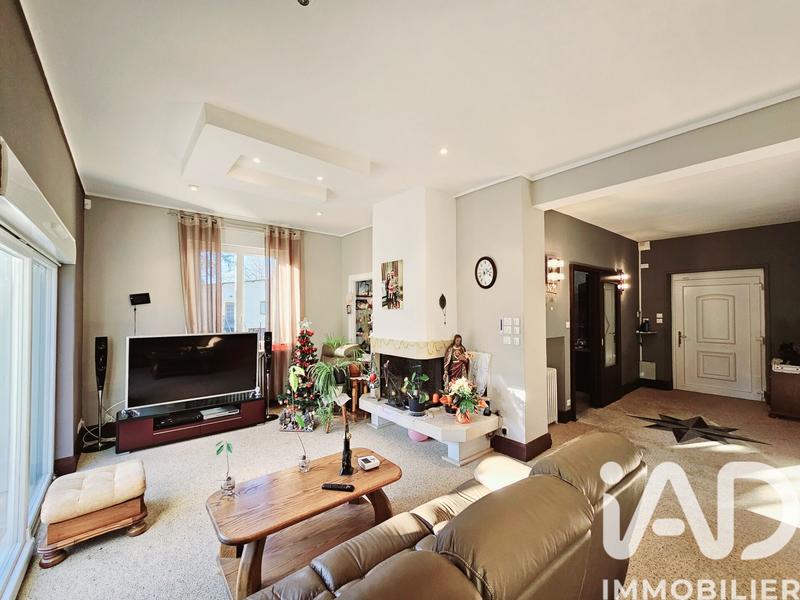 Maison - 238 m² - 11 pièces