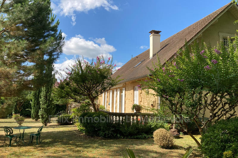 Maison - 240 m² - 6 pièces