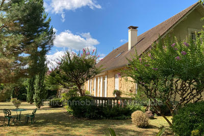 Maison - 240 m² - 6 pièces
